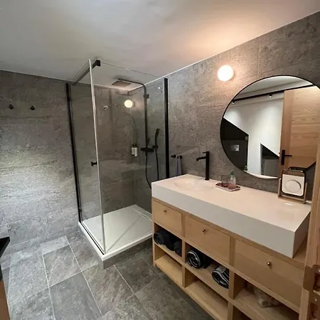 8 Etoiles שאמוני