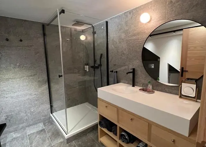 8 Etoiles شامونكس